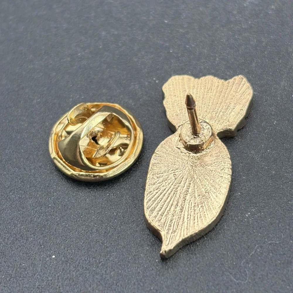 Cartoon Red Radish Root‎ Vegetable Lapel Hat Pin